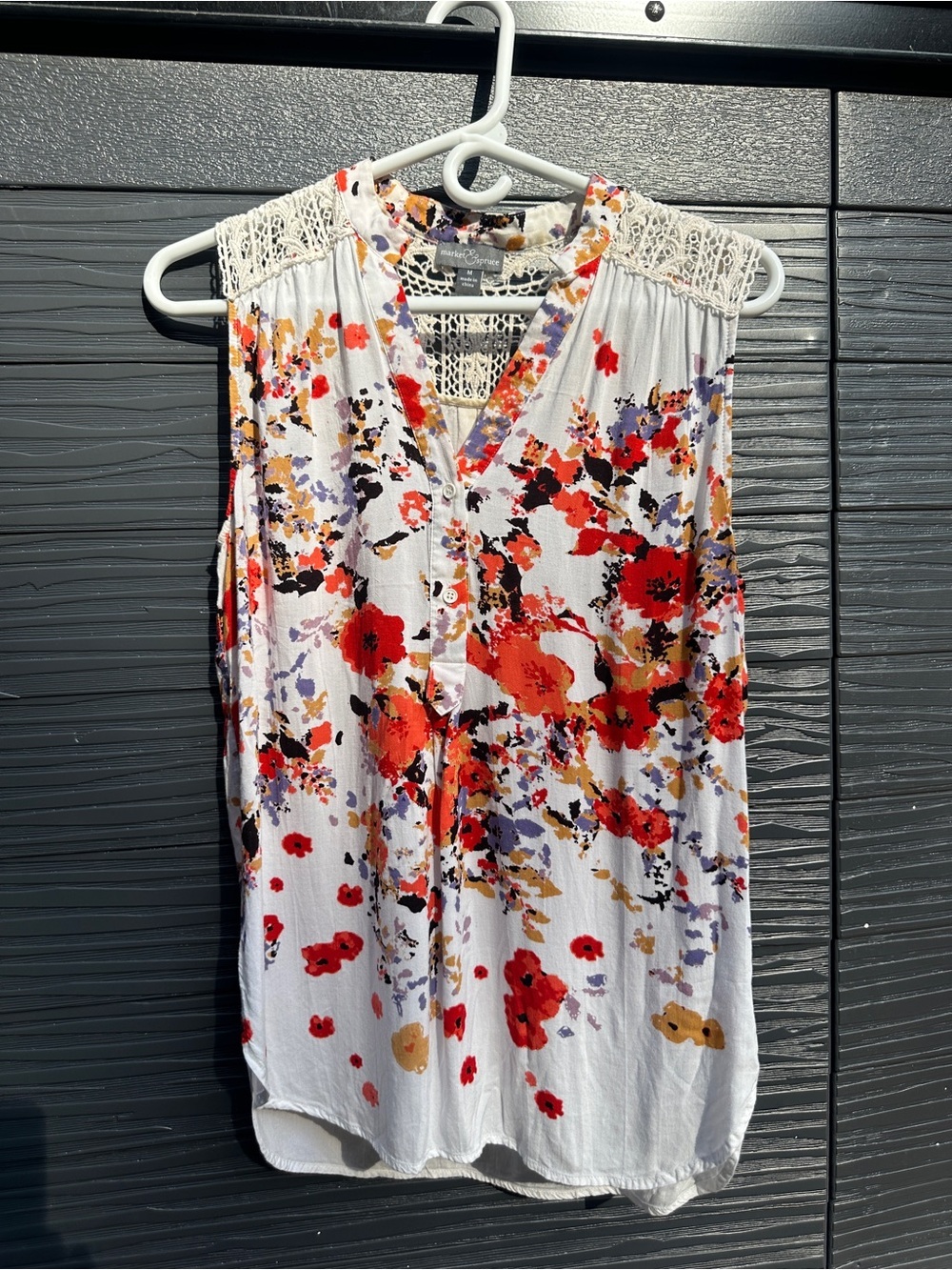 Market & Spruce Floral Sleeveless Blouse Medium Crochet Lace Back Rayon Top